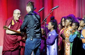 648x415_dalai-lama-pendant-celebrations-80e-anniversaire-anaheim-5-juillet-2015